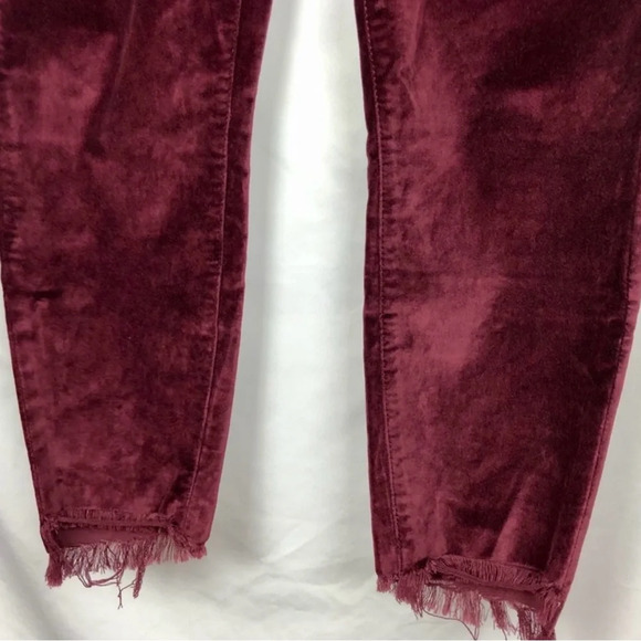 Design Lab Lord & Taylor velvet ankle jeans in burgundy - Size 30 - Picture 4 of 8